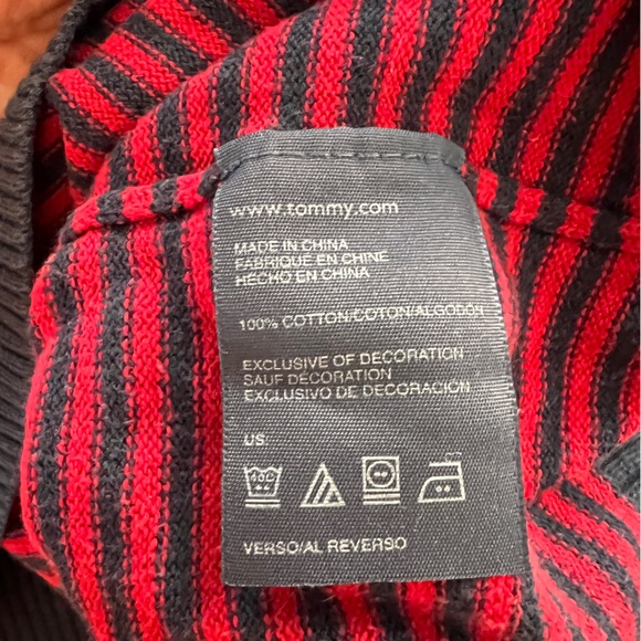 100% cotton Tommy Hilfiger v neck small boy sweater. Size 6 - Picture 8 of 8